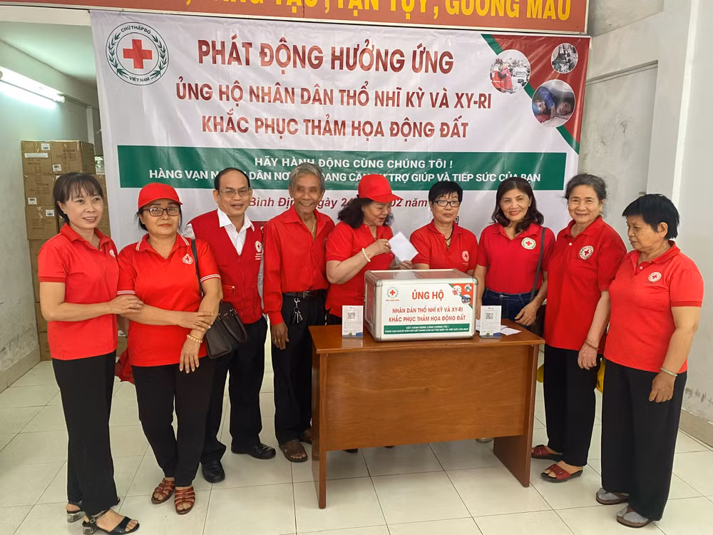 Các tầng lớp nhân dân tỉnh Bình Định hưởng ứng lễ phát động chung tay ủng hộ, trợ giúp nhân dân Thổ Nhĩ Kỳ và Syria sớm vượt qua khó khăn, khắc phục hậu quả động đất.
