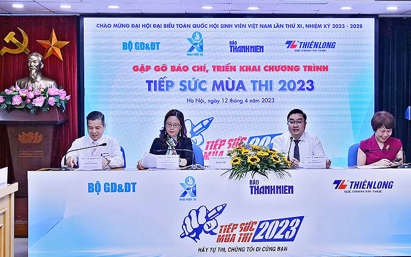 Đại diện Ban Tổ chức cung cấp thông tin về chương trình “Tiếp sức mùa thi” năm 2023.