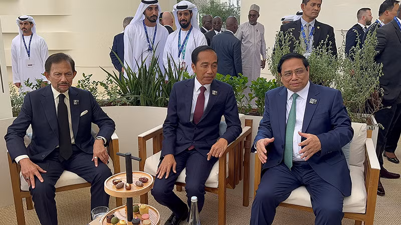 Thủ tướng Phạm Minh Chính gặp Tổng thống Indonesia Joko Widodo. Thủ tướng Phạm Minh Chính gặp Tổng thống Indonesia Joko Widodo.