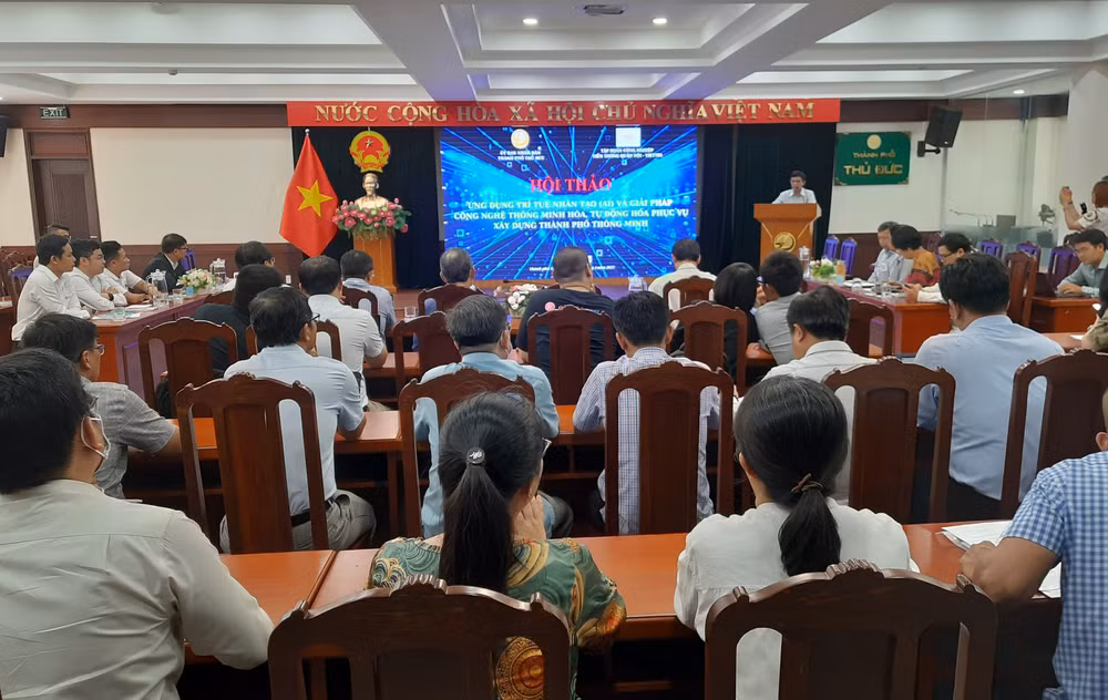 Quang cảnh Hội thảo khoa học “Ứng dụng trí tuệ nhân tạo (AI) và các giải pháp công nghệ thông minh hóa, tự động hóa phục vụ xây dựng thành phố thông minh”.