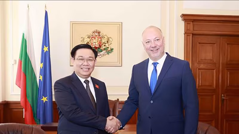 Chủ tịch Quốc hội Vương Đình Huệ và Chủ tịch Quốc hội Cộng hòa Bulgaria Rosen Zhelyazkov. (Ảnh: TTXVN)