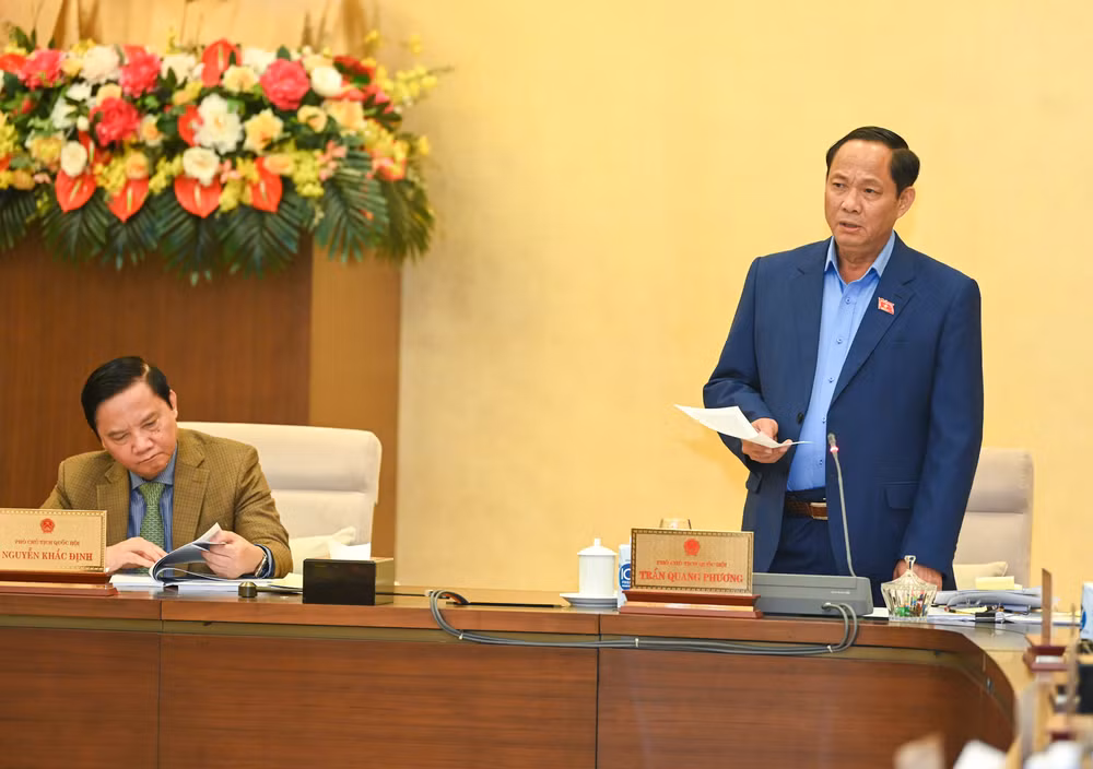 Phó Chủ tịch Quốc hội Trần Quang Phương phát biểu ý kiến tại phiên họp. Phó Chủ tịch Quốc hội Trần Quang Phương phát biểu ý kiến tại phiên họp.