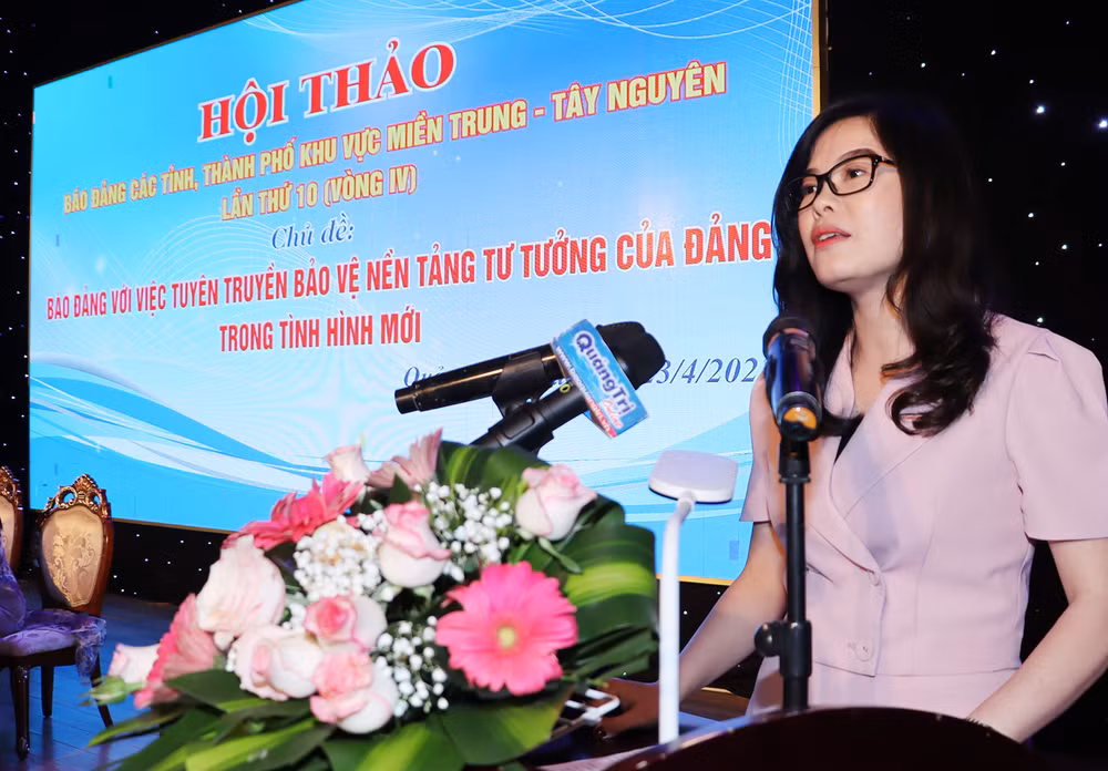 Phó Vụ trưởng Vụ Báo chí-Xuất bản, Ban Tuyên giáo Trung ương Phan Thị Quỳnh Mai phát biểu chỉ đạo tại hội thảo. Phó Vụ trưởng Vụ Báo chí-Xuất bản, Ban Tuyên giáo Trung ương Phan Thị Quỳnh Mai phát biểu chỉ đạo tại hội thảo.