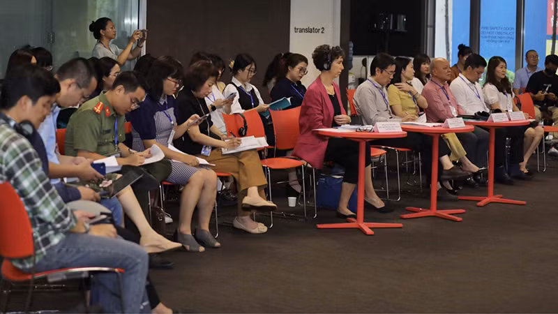Toàn cảnh hội thảo “Trẻ em trong thế giới số - Giải quyết rủi ro và thúc đẩy cơ hội”. Toàn cảnh hội thảo “Trẻ em trong thế giới số - Giải quyết rủi ro và thúc đẩy cơ hội”.