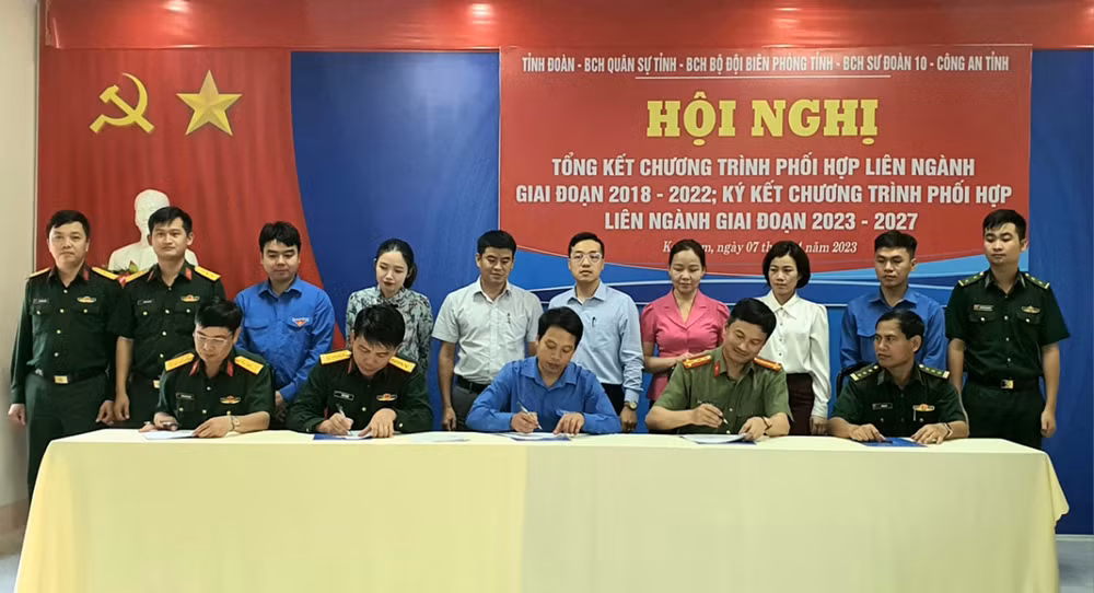 Đại diện 5 lực lượng ký kết Chương trình phối hợp Liên ngành giai đoạn 2023-2027.