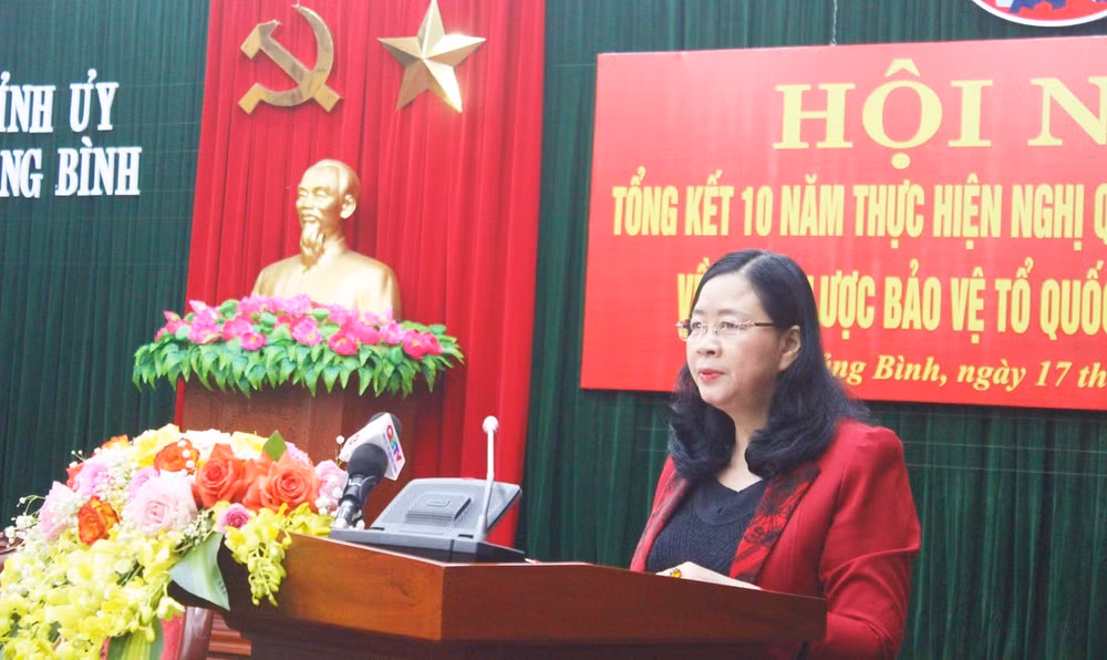 Bí thư Trung ương Đảng, Trưởng Ban Dân vận Trung ương Bùi Thị Minh Hoài phát biểu chỉ đạo Hội nghị.