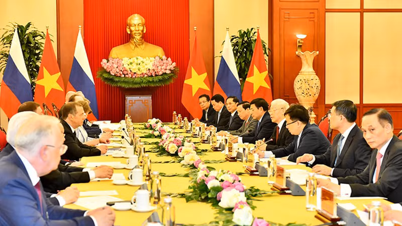 Tổng Bí thư Nguyễn Phú Trọng hội đàm với Chủ tịch Đảng Nước Nga Thống nhất Dmitry Medvedev. (Ảnh: ĐĂNG KHOA)