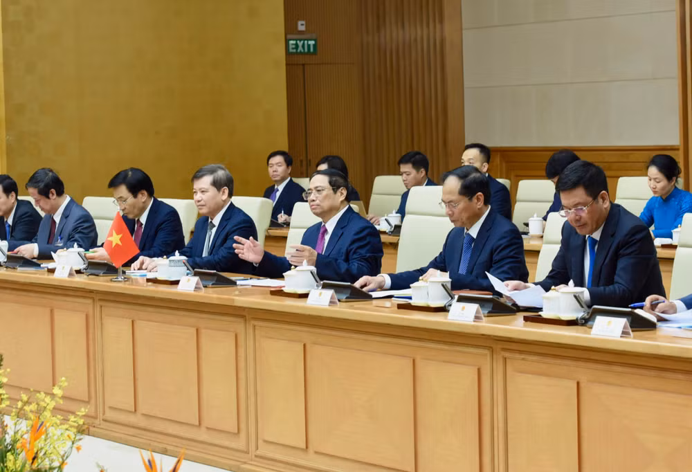 Thủ tướng Phạm Minh Chính và các thành viên của Chính phủ Việt Nam tham dự buổi hội đàm với Thủ tướng nước Cộng hòa Séc Petr Fiala.