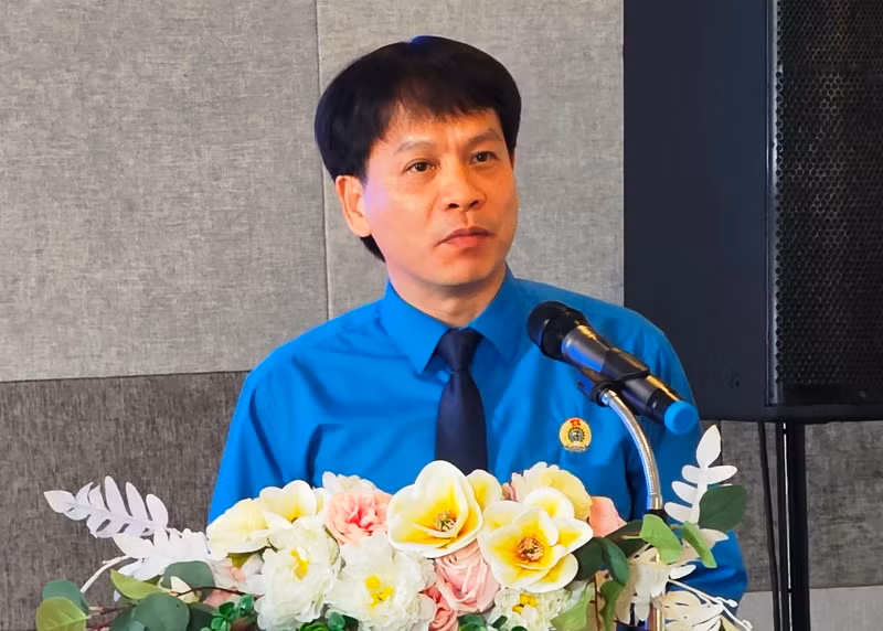 Lãnh đạo Liên đoàn Lao động tỉnh Thanh Hóa phát biểu tại lễ ký kết thỏa ước lao động tập thể với nhóm doanh nghiệp.
