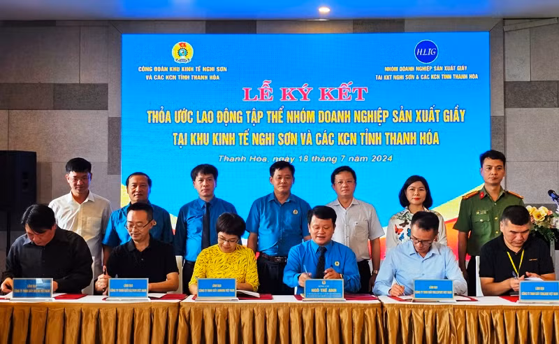 Công đoàn cùng nhóm doanh nghiệp ký thỏa ước lao động chung.