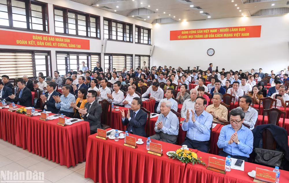 Các đại biểu tham dự Lễ ra mắt. (Ảnh: THÀNH ĐẠT)