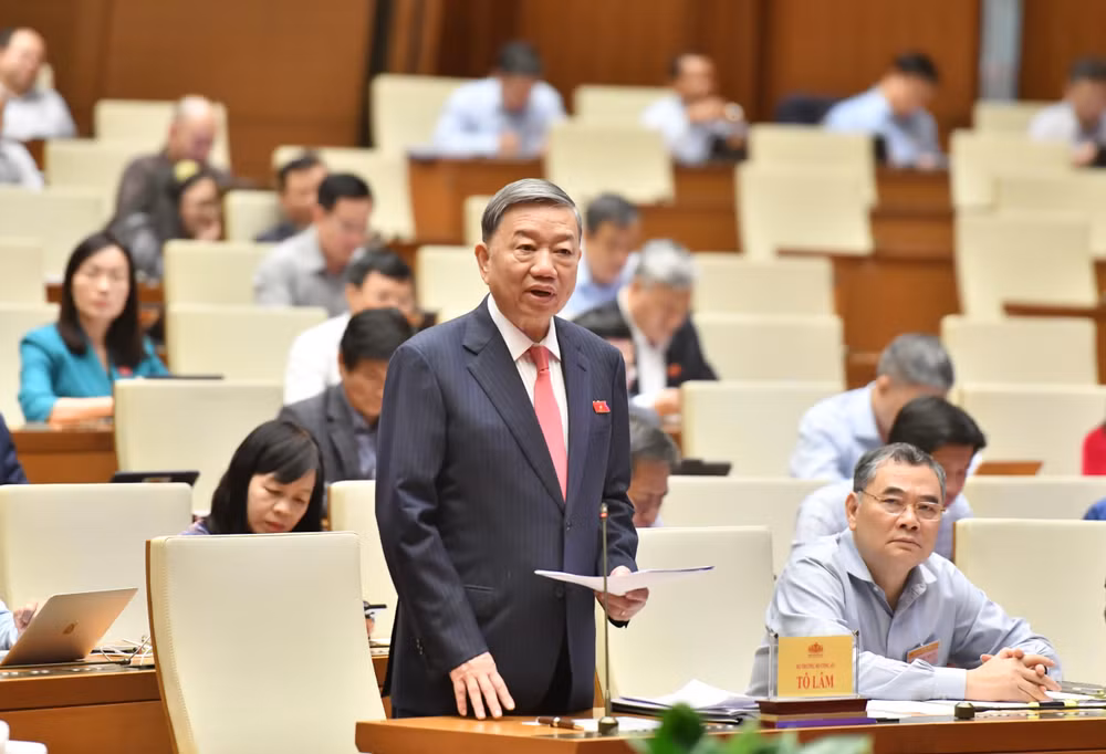Bộ trưởng Công an Tô Lâm trả lời chất vấn của đại biểu Quốc hội. (Ảnh: ĐĂNG KHOA)