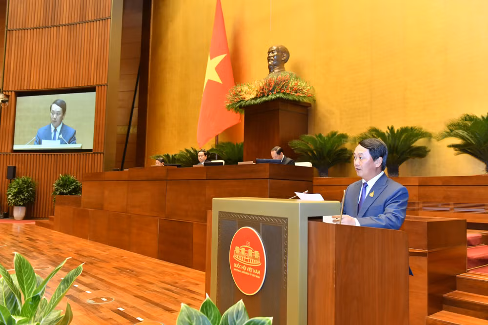 Bộ trưởng, Chủ nhiệm Ủy ban Dân tộc Hầu A Lềnh trình bày tờ trình. (Ảnh: ĐĂNG KHOA) Bộ trưởng, Chủ nhiệm Ủy ban Dân tộc Hầu A Lềnh trình bày tờ trình. (Ảnh: ĐĂNG KHOA)