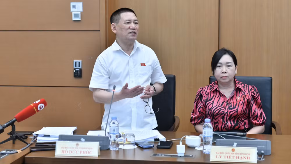 Bộ trưởng Tài chính Hồ Đức Phớc phát biểu tại phiên thảo luận Tổ 8. (Ảnh: ĐĂNG KHOA)