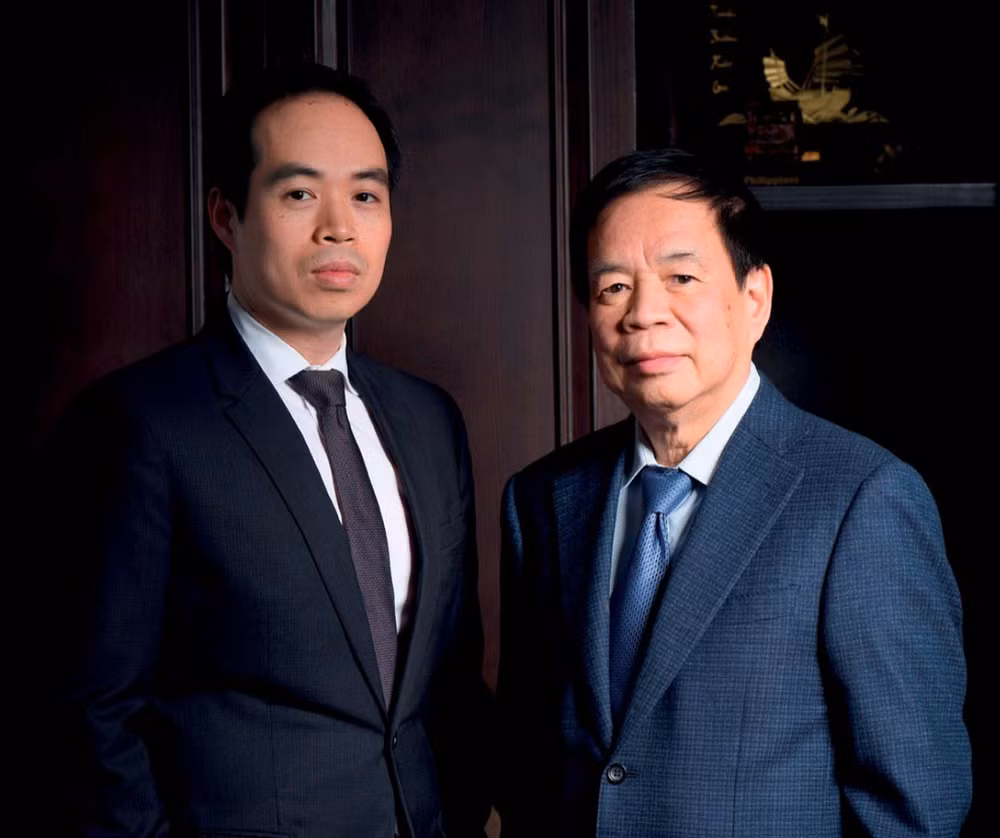 Ông Đoàn Quốc Việt cùng con trai Đoàn Quốc Huy.