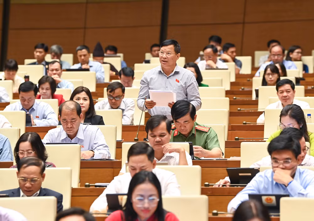 Đại biểu Trần Văn Tiến (Vĩnh Phúc) phát biểu. (Ảnh: DUY LINH) Đại biểu Trần Văn Tiến (Vĩnh Phúc) phát biểu. (Ảnh: DUY LINH)