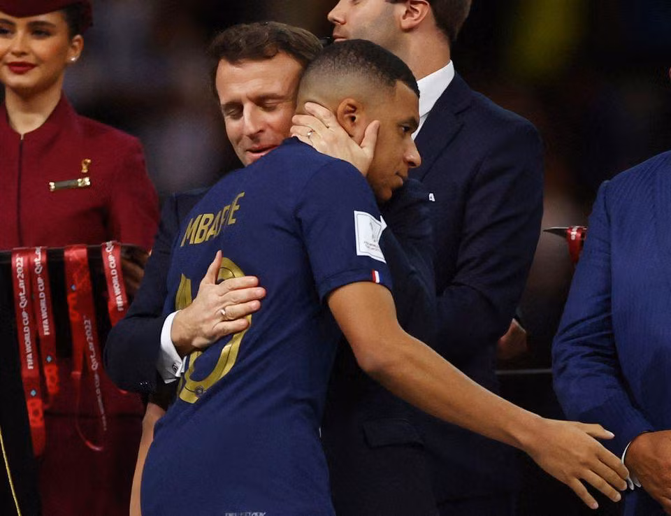 Mbappe đã chơi xuất sắc trong trận chung kết với 1 cú hat-trick bàn thắng nhưng chừng đó là chưa đủ để giúp Pháp giữ lại cúp vàng. (Ảnh: Reuters)