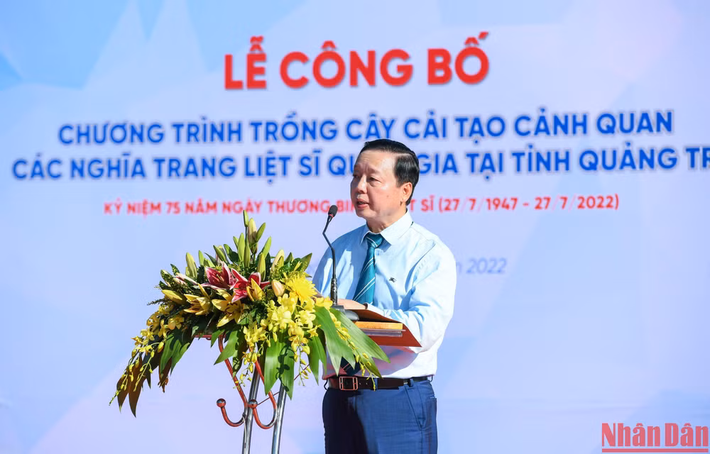 Ủy viên Trung ương Đảng, Bộ trưởng Tài nguyên và Môi trường Trần Hồng Hà phát động lễ trồng cây xanh cải tạo tại các nghĩa trang liệt sĩ. Ủy viên Trung ương Đảng, Bộ trưởng Tài nguyên và Môi trường Trần Hồng Hà phát động lễ trồng cây xanh cải tạo tại các nghĩa trang liệt sĩ.