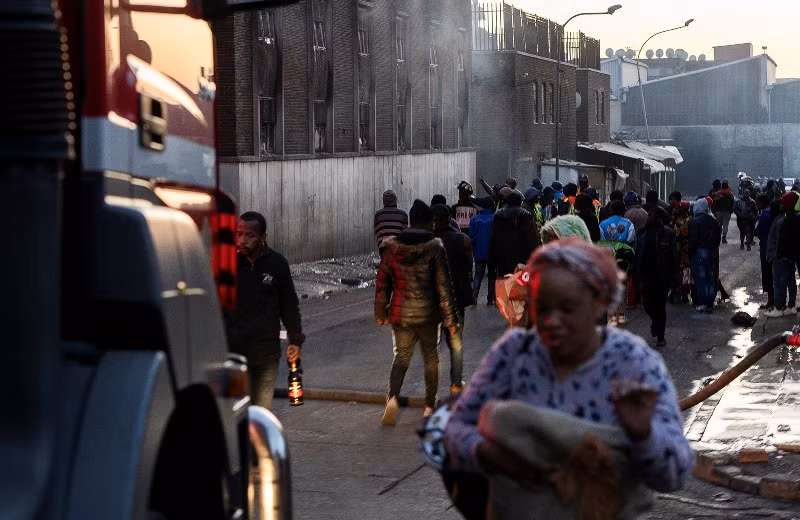 Hiện trường tòa nhà bị cháy ở Johannesburg, Nam Phi, ngày 31/8/2023. (Ảnh: Reuters) Hiện trường tòa nhà bị cháy ở Johannesburg, Nam Phi, ngày 31/8/2023. (Ảnh: Reuters)
