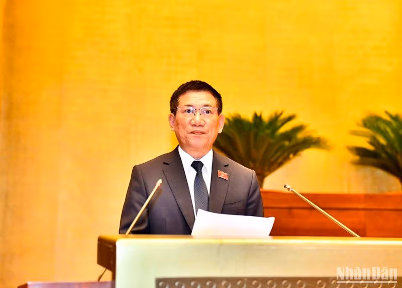 Bộ trưởng Tài chính Hồ Đức Phớc báo cáo về công tác thực hành tiết kiệm, chống lãng phí năm 2022. (Ảnh: ĐĂNG KHOA)