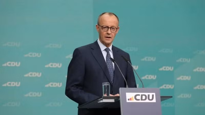 Thủ tướng tương lai của Đức Friedrich Merz phát biểu họp báo tại Berlin. (Ảnh: THX/TTXVN)