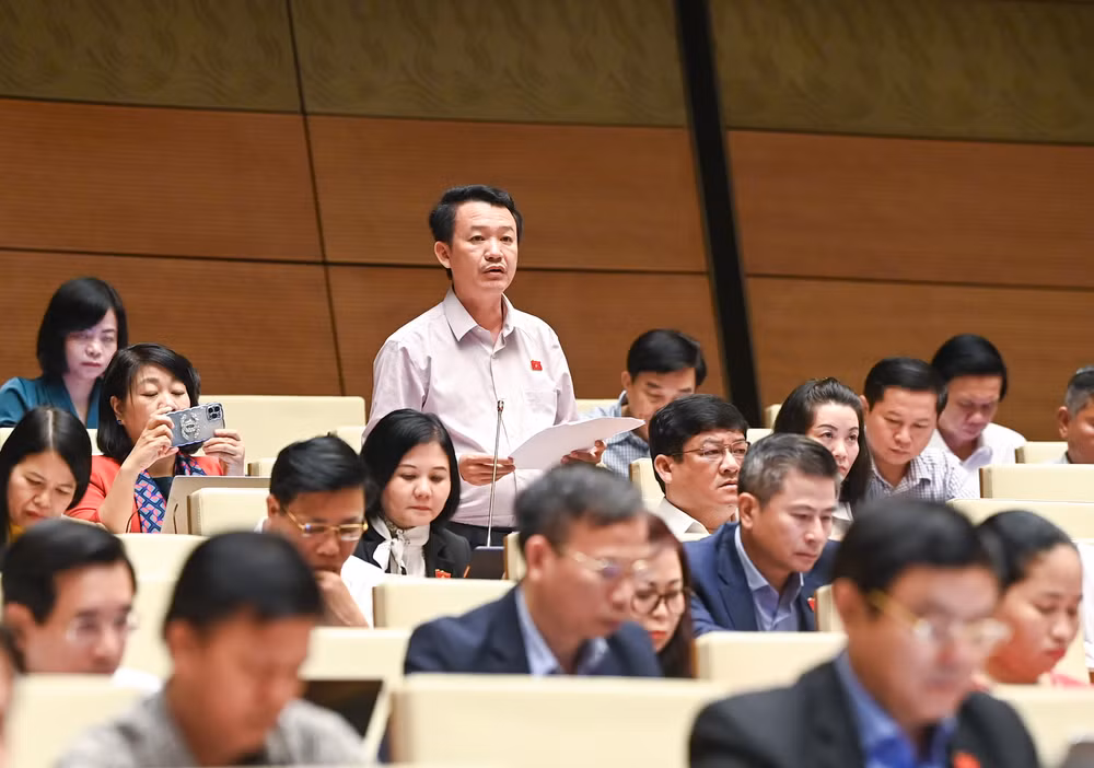 Đại biểu Trần Quang Minh (Quảng Bình) phát biểu. (Ảnh: DUY LINH) Đại biểu Trần Quang Minh (Quảng Bình) phát biểu. (Ảnh: DUY LINH)