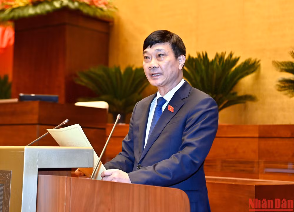 Chủ nhiệm Ủy ban Kinh tế của Quốc hội Vũ Hồng Thanh trình bày Báo cáo giải trình, tiếp thu, chỉnh lý dự thảo Luật Dầu khí (sửa đổi). (Ảnh: ĐĂNG KHOA) Chủ nhiệm Ủy ban Kinh tế của Quốc hội Vũ Hồng Thanh trình bày Báo cáo giải trình, tiếp thu, chỉnh lý dự thảo Luật Dầu khí (sửa đổi). (Ảnh: ĐĂNG KHOA)