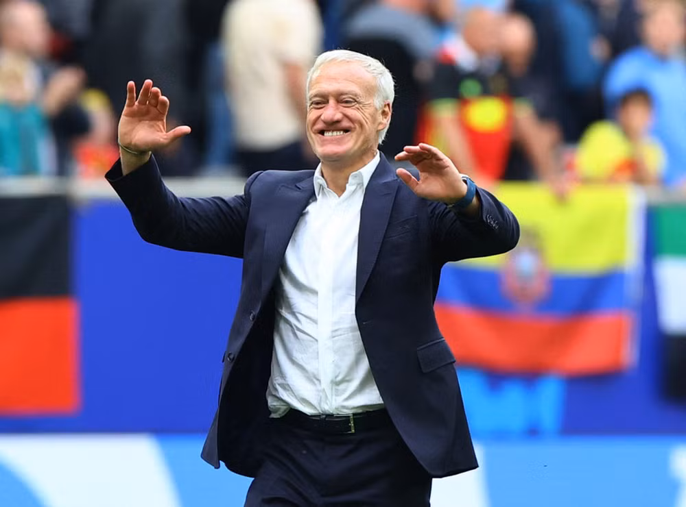 HLV Deschamps ăn mừng sau trận đấu. (Ảnh: Reuters)