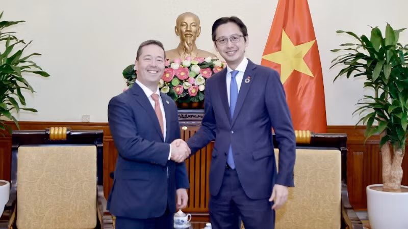 Thứ trưởng Ngoại giao Đỗ Hùng Việt tiếp ông Sean Kotaro O’Neill, quan chức cao cấp phụ trách Cục Đông Á-Thái Bình Dương thuộc Bộ Ngoại giao Hoa Kỳ. (Ảnh: Bộ Ngoại giao)