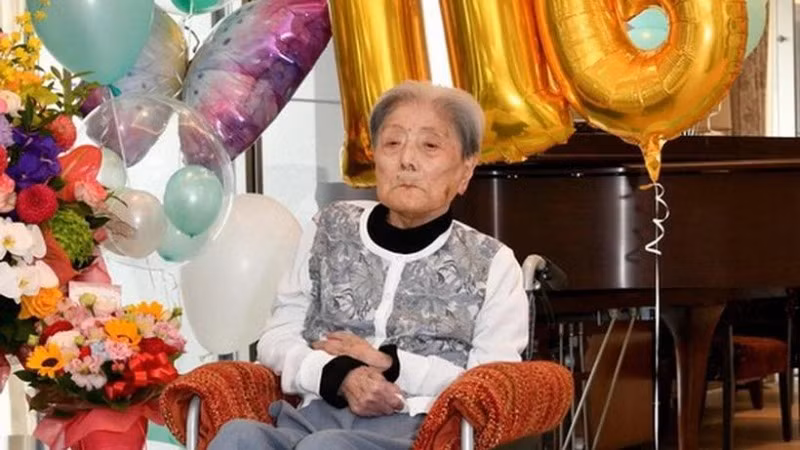 Cụ bà Tomiko Itakeoka trong sinh nhật 116 tuổi. (Nguồn: mainichi)
