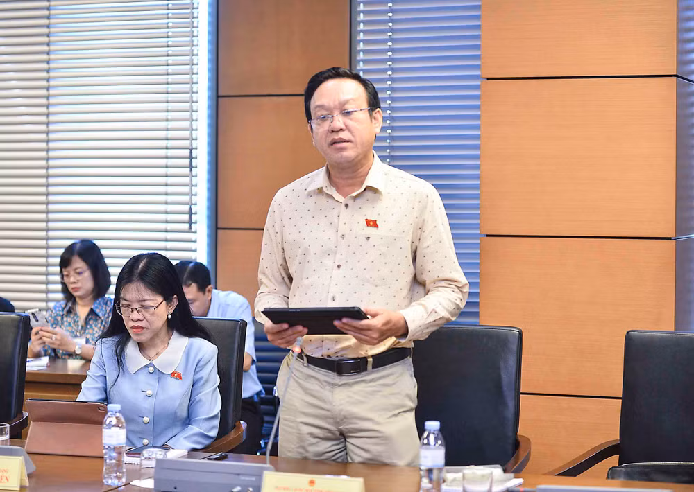 Đại biểu Nguyễn Văn Dương (Tiền Giang) phát biểu. (Ảnh: THỦY NGUYÊN) Đại biểu Nguyễn Văn Dương (Tiền Giang) phát biểu. (Ảnh: THỦY NGUYÊN)