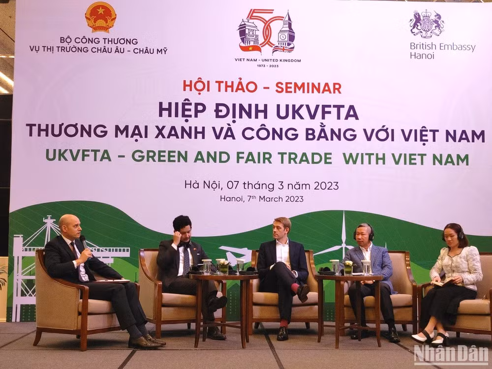 Các chuyên gia tham gia thảo luận tại hội thảo. (Ảnh: TRUNG HƯNG) Các chuyên gia tham gia thảo luận tại hội thảo. (Ảnh: TRUNG HƯNG)