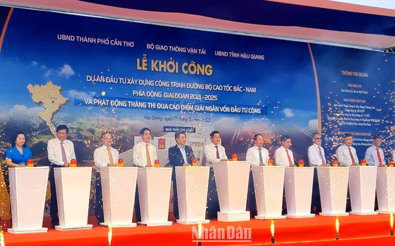 Nghi thức khởi công dự án.
