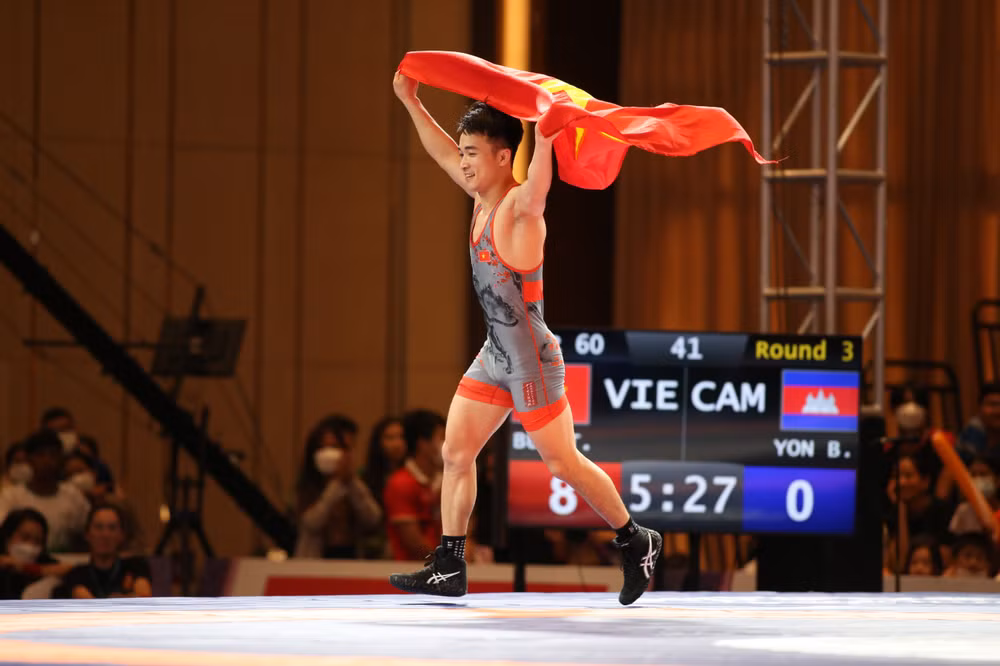 Bùi Tiến Hải ăn mừng tấm Huy chương Vàng. (Ảnh: VOV) Bùi Tiến Hải ăn mừng tấm Huy chương Vàng. (Ảnh: VOV)