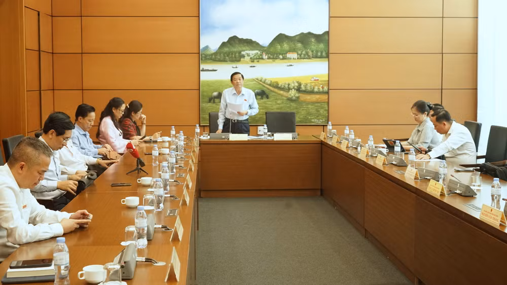 Quang cảnh phiên thảo luận tại Tổ 8. (Ảnh: TRUNG HƯNG) Quang cảnh phiên thảo luận tại Tổ 8. (Ảnh: TRUNG HƯNG)