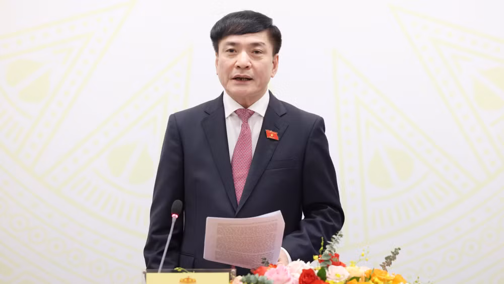Tổng Thư ký Quốc hội-Chủ nhiệm Văn phòng Quốc hội Bùi Văn Cường phát biểu tại họp báo. (Ảnh: DUY LINH) 