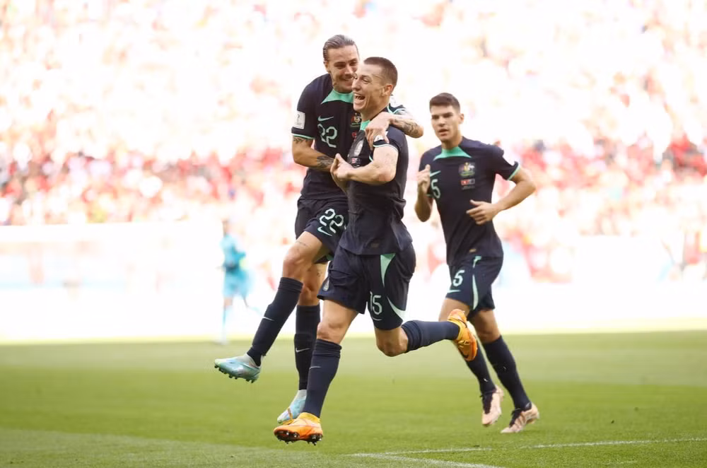Mitchell Duke cùng đồng đội ăn mừng bàn thắng mở tỷ số cho Australia. (Ảnh: FIFA) Mitchell Duke cùng đồng đội ăn mừng bàn thắng mở tỷ số cho Australia. (Ảnh: FIFA)