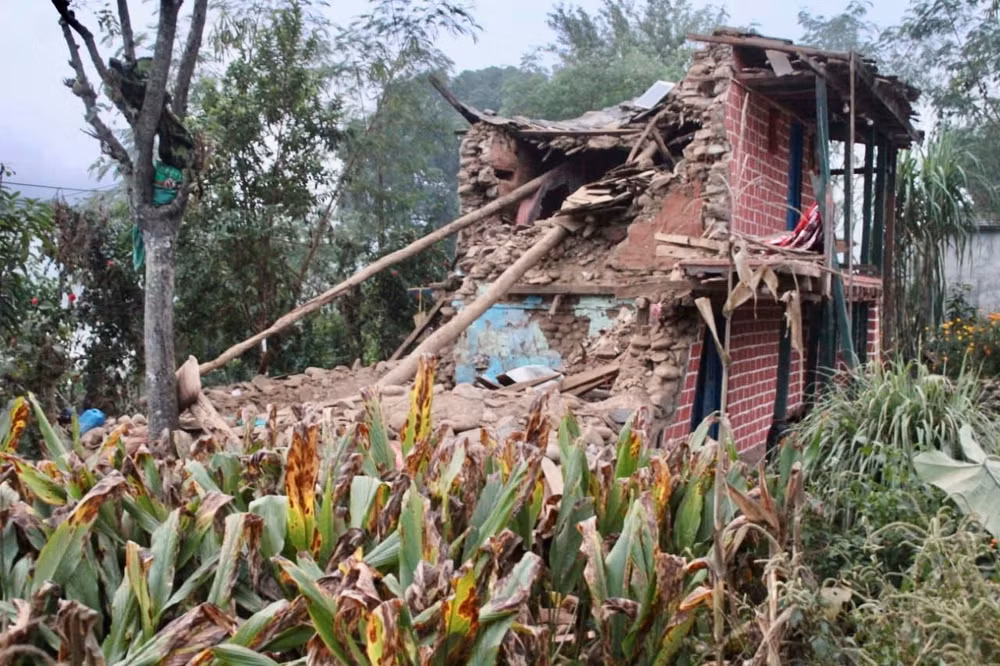 Một ngôi nhà bị hư hại sau trận động đất ở Jajarkot, Nepal, ngày 4/11/2023. (Ảnh: Văn phòng Thủ tướng Nepal/Reuters)