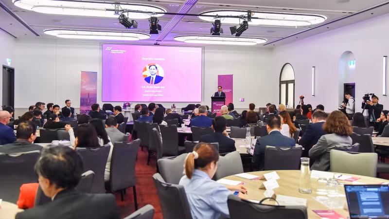 Phó Thủ tướng, Bộ trưởng Ngoại giao Bùi Thanh Sơn phát biểu tại Hội thảo của Viện Chính sách Australia-Việt Nam. Phó Thủ tướng, Bộ trưởng Ngoại giao Bùi Thanh Sơn phát biểu tại Hội thảo của Viện Chính sách Australia-Việt Nam.