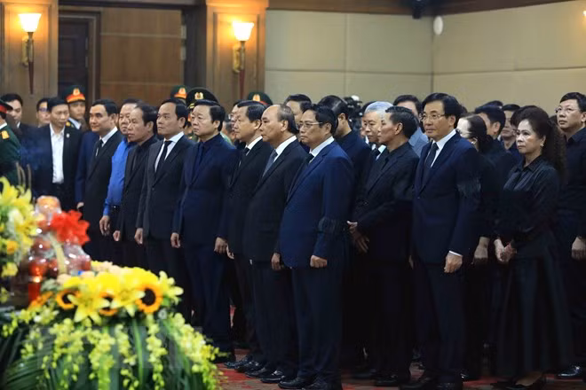 Thủ tướng Phạm Minh Chính, các lãnh đạo, nguyên lãnh đạo Đảng, Nhà nước tại Lễ Truy điệu Phó Thủ tướng Lê Văn Thành. (Ảnh: TTXVN)