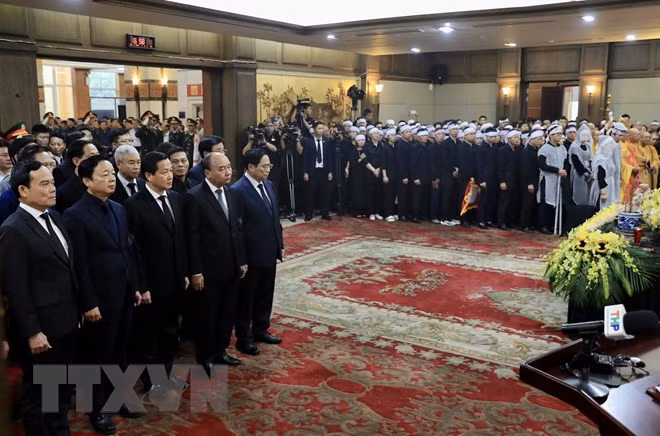 Thủ tướng Phạm Minh Chính, các lãnh đạo, nguyên lãnh đạo Đảng, Nhà nước và gia quyến tại Lễ Truy điệu Phó Thủ tướng Lê Văn Thành. (Ảnh: TTXVN)