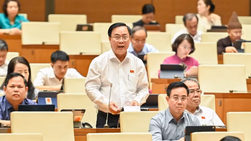 Đại biểu Nguyễn Quốc Hận phát biểu. (Ảnh: BÙI GIANG)