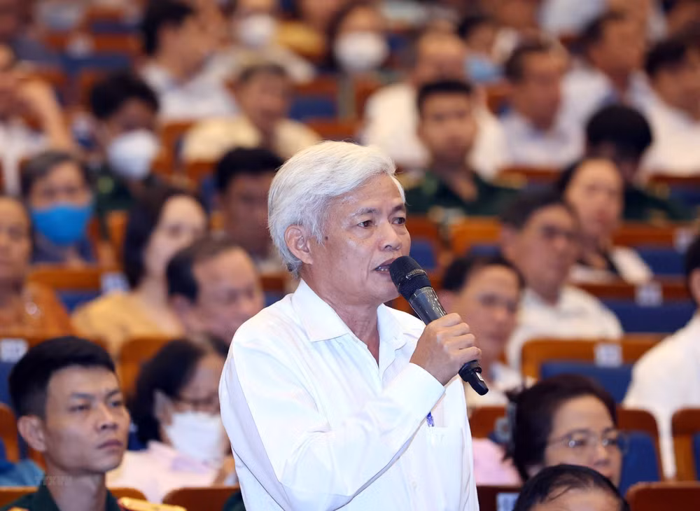 Cử tri Lê Quang Toàn, tổ 21 phường Hải Châu 1, quận Hải Châu phát biểu. (Ảnh: TTXVN)
