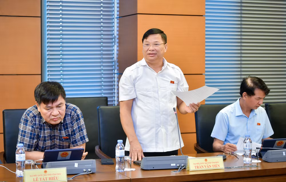 Đại biểu Trần Văn Tiến (Vĩnh Phúc) phát biểu. (Ảnh: quochoi.vn) Đại biểu Trần Văn Tiến (Vĩnh Phúc) phát biểu. (Ảnh: quochoi.vn)
