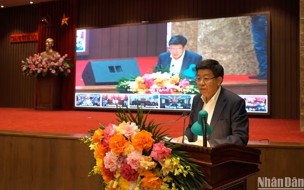 Phó Chủ tịch UBND thành phố Hà Nội Dương Đức Tuấn phát biểu tại hội nghị. (Ảnh: TRUNG HƯNG)