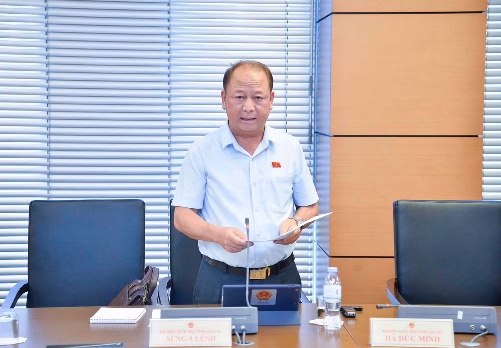 Đại biểu Sùng A Lềnh (Lào Cai) phát biểu thảo luận tại Tổ 5. (Ảnh: THỦY NGUYÊN) Đại biểu Sùng A Lềnh (Lào Cai) phát biểu thảo luận tại Tổ 5. (Ảnh: THỦY NGUYÊN)