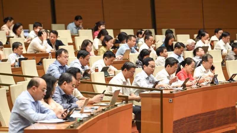 Các đại biểu Quốc hội làm việc tại hội trường. (Ảnh: BÙI GIANG) Các đại biểu Quốc hội làm việc tại hội trường. (Ảnh: BÙI GIANG)