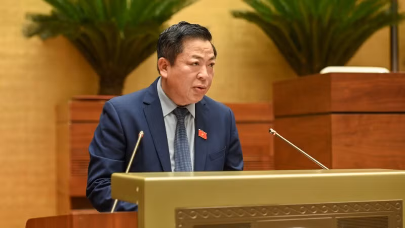 Bộ trưởng Xây dựng Trần Hồng Minh trình bày tờ trình. (Ảnh: BÙI GIANG) Bộ trưởng Xây dựng Trần Hồng Minh trình bày tờ trình. (Ảnh: BÙI GIANG)