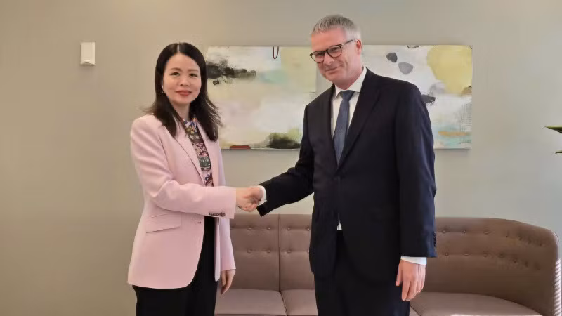 Thứ trưởng Ngoại giao Nguyễn Minh Hằng làm việc với ông Jeppe Tranholm-Mikkelsen, Thứ trưởng Thường trực Bộ Ngoại giao Đan Mạch. 
