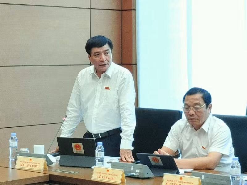 Tổng Thư ký Quốc hội Bùi Văn Cường phát biểu tại phiên thảo luận Tổ 14. (Ảnh: TRUNG HƯNG) Tổng Thư ký Quốc hội Bùi Văn Cường phát biểu tại phiên thảo luận Tổ 14. (Ảnh: TRUNG HƯNG)